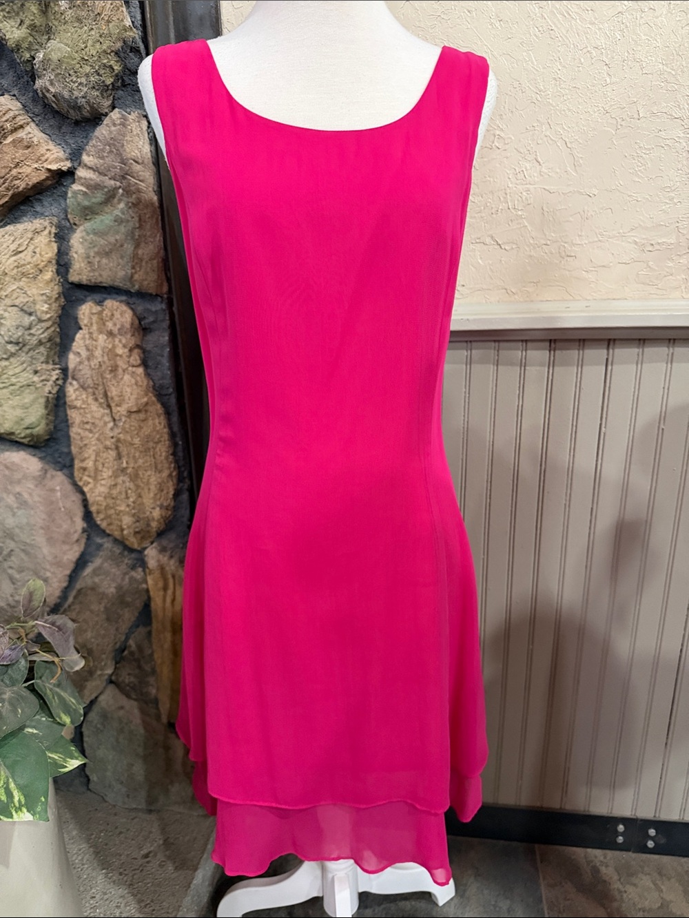 Women's Sleeveless Layered Hem Dress in Fuchsia